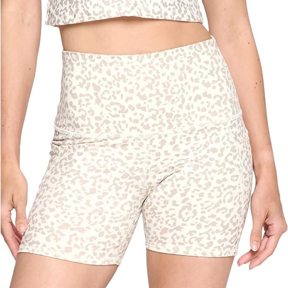 Evolution and Creation Snow Cheetah Print Shorts NWT Size XL